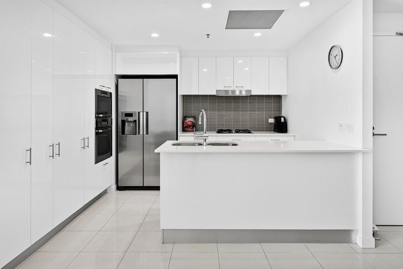 Photo - 1502/33 T E Peters Drive, Broadbeach Waters QLD 4218 - Image 5