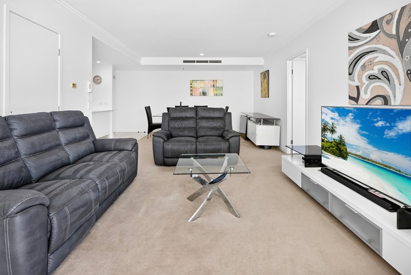 Photo - 1502/33 T E Peters Drive, Broadbeach Waters QLD 4218 - Image 9