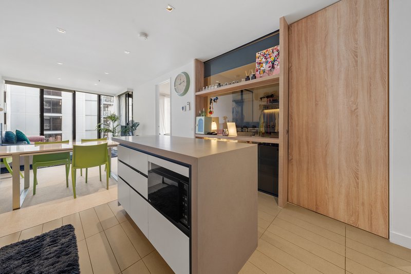 Photo - 1503/677 La Trobe Street, Docklands VIC 3008 - Image 2