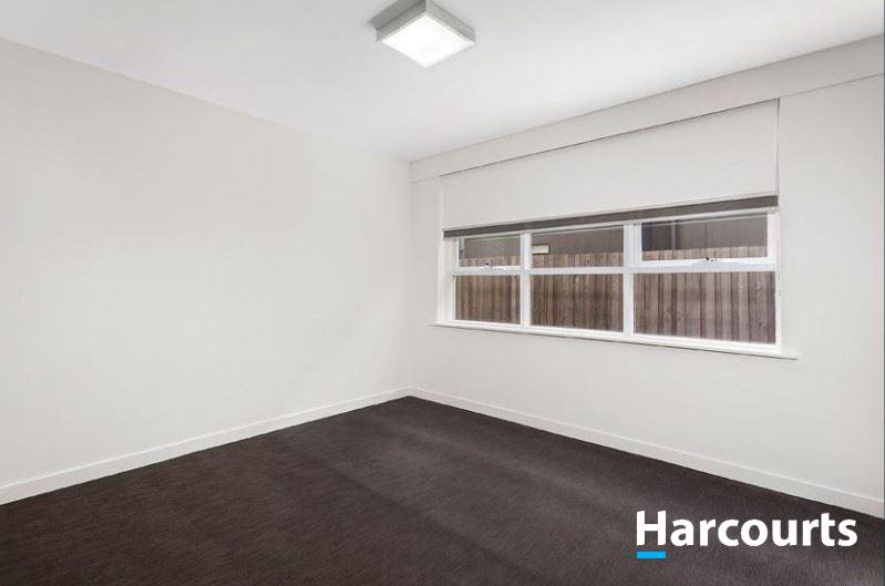 Photo - 1/507 St Kilda Street, Elwood VIC 3184 - Image 3