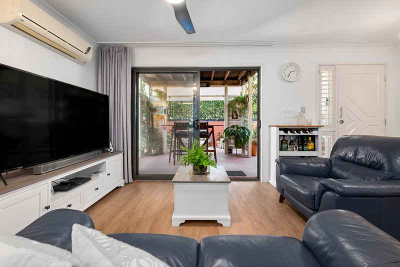 Photo - 1/51-55 Daniells Street, Carina QLD 4152 - Image 7