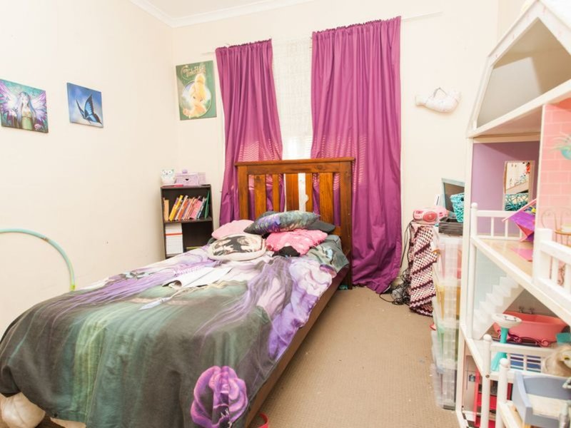 Photo - 151 Alkira Avenue, Cessnock NSW 2325 - Image 8