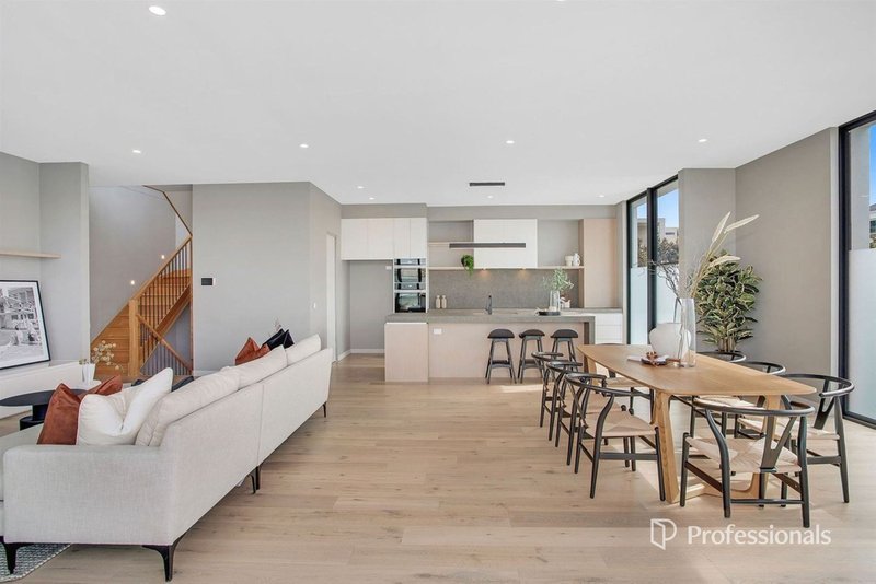Photo - 1/51 Beach Road, Mentone VIC 3194 - Image 2