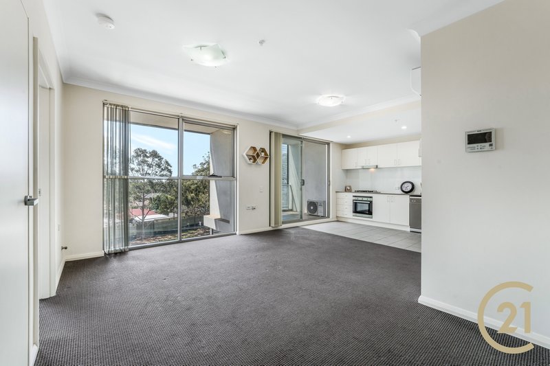 Photo - 15/1 Browne Parade, Warwick Farm NSW 2170 - Image