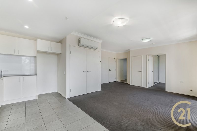 Photo - 15/1 Browne Parade, Warwick Farm NSW 2170 - Image 3