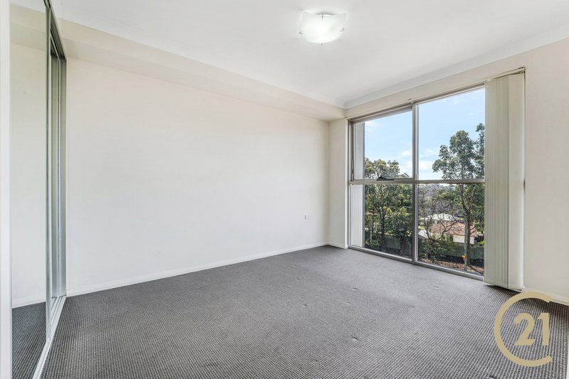 Photo - 15/1 Browne Parade, Warwick Farm NSW 2170 - Image 5