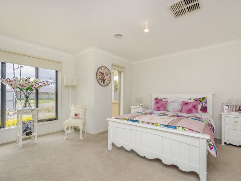 Photo - 151 Dunnings Road, Point Cook VIC 3030 - Image 5