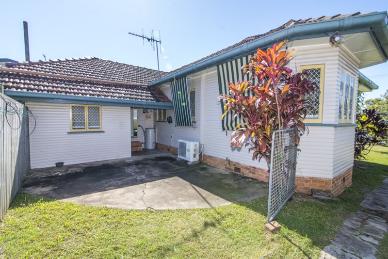 Photo - 151 Esplanade , Point Vernon QLD 4655 - Image 12