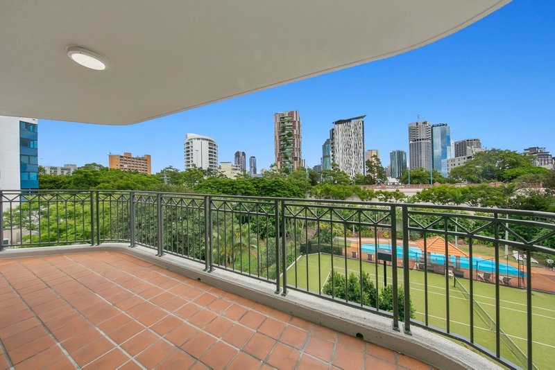 Photo - 15/1 Goodwin Street, Kangaroo Point QLD 4169 - Image 2