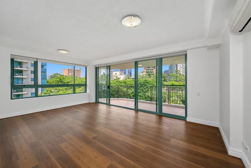 Photo - 15/1 Goodwin Street, Kangaroo Point QLD 4169 - Image 3