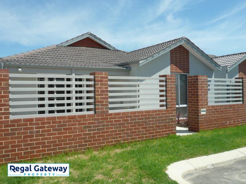Photo - 15/1 Humboldt Entrance, Aubin Grove WA 6164 - Image 1