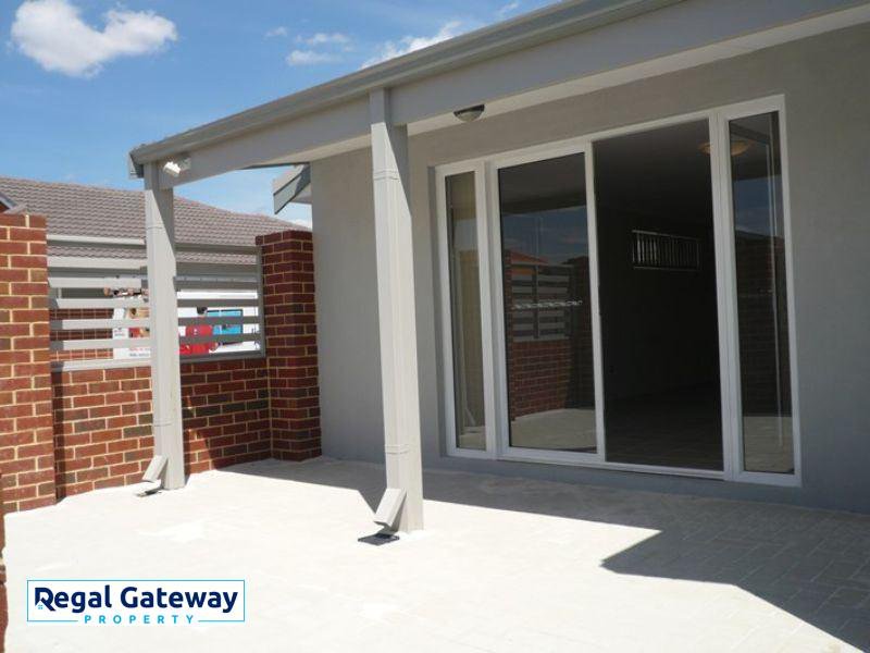 Photo - 15/1 Humboldt Entrance, Aubin Grove WA 6164 - Image 3