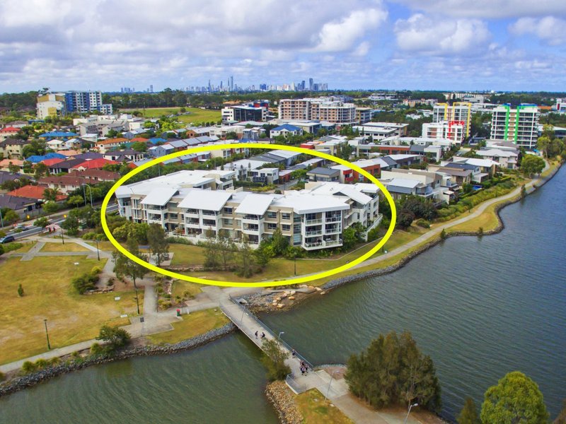 Photo - 15/1 Lakefront Crescent, Varsity Lakes QLD 4227 - Image 15