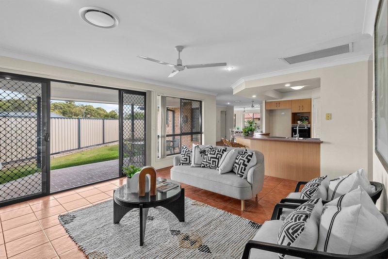 Photo - 151 Saturn Crescent, Bridgeman Downs QLD 4035 - Image 3