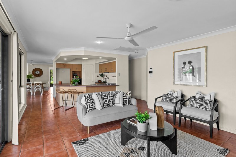 Photo - 151 Saturn Crescent, Bridgeman Downs QLD 4035 - Image 4
