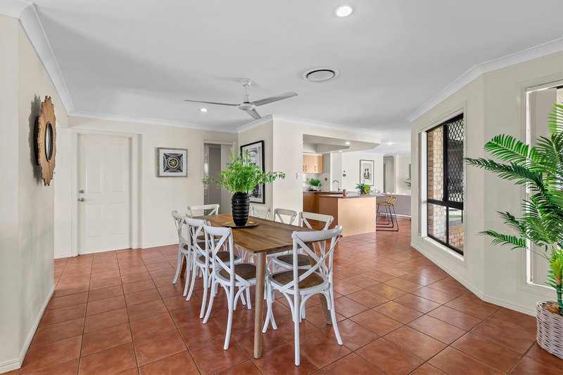 Photo - 151 Saturn Crescent, Bridgeman Downs QLD 4035 - Image 7