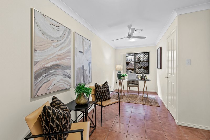 Photo - 151 Saturn Crescent, Bridgeman Downs QLD 4035 - Image 9