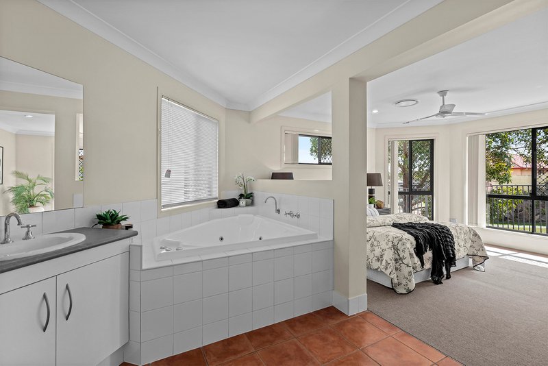Photo - 151 Saturn Crescent, Bridgeman Downs QLD 4035 - Image 12