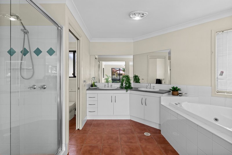 Photo - 151 Saturn Crescent, Bridgeman Downs QLD 4035 - Image 13