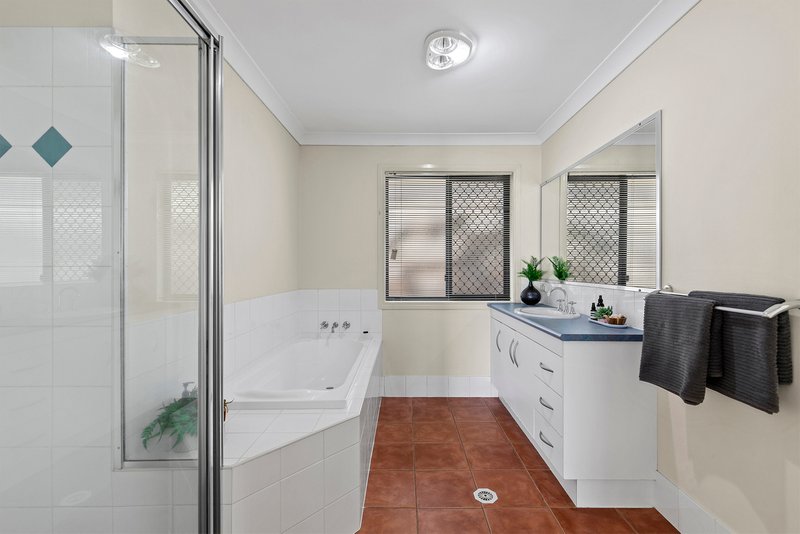 Photo - 151 Saturn Crescent, Bridgeman Downs QLD 4035 - Image 15