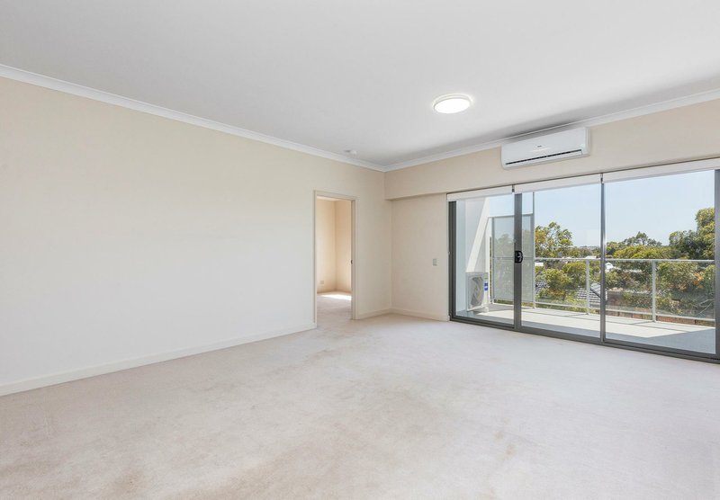 Photo - 15/1 Walsh Loop, Joondalup WA 6027 - Image 3