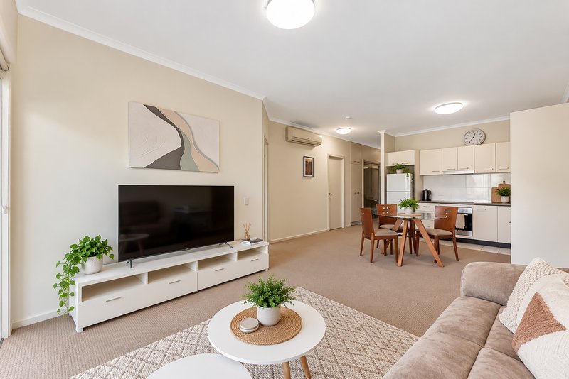 Photo - 15/10-16 Light Common, Mawson Lakes SA 5095 - Image 4