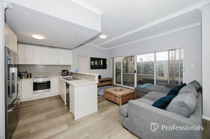 Photo - 15/10 Pavonia Link, Clarkson WA 6030 - Image 4