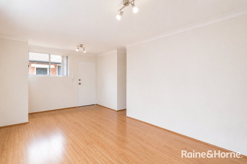 Photo - 15/11-13 Queens Avenue, Parramatta NSW 2150 - Image 2