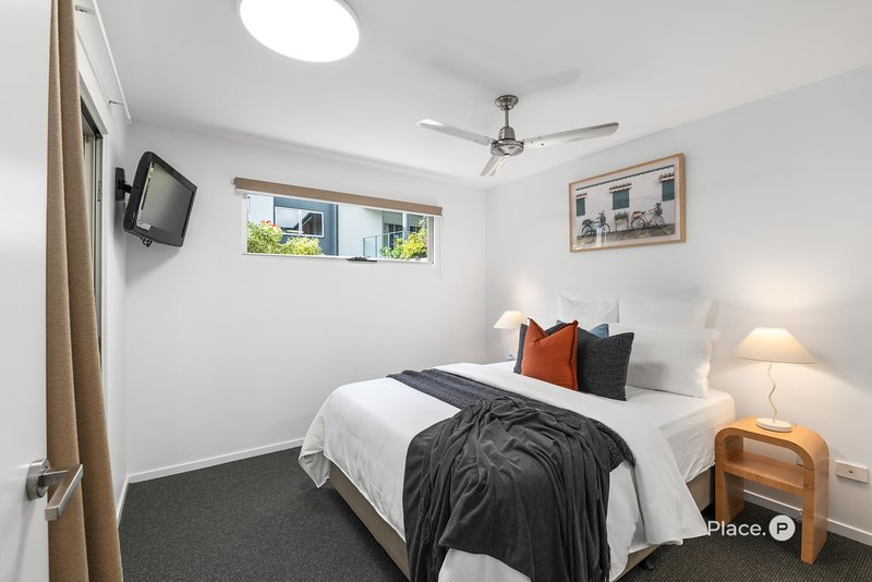 Photo - 15/12 Barramul Street, Bulimba QLD 4171 - Image 9