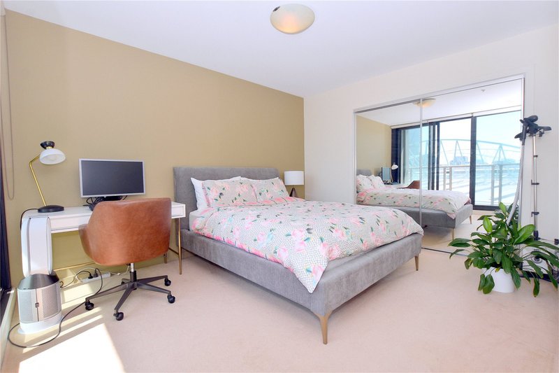 Photo - 1512/100 Harbour Esplanade, Docklands VIC 3008 - Image 3