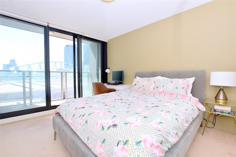 Photo - 1512/100 Harbour Esplanade, Docklands VIC 3008 - Image 4