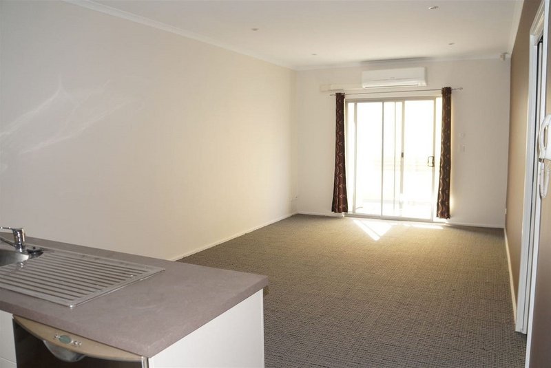 Photo - 15/14-16 Hurtle Parade, Mawson Lakes SA 5095 - Image 5