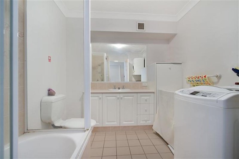 Photo - 15/15-17 Paradise Island, Surfers Paradise QLD 4217 - Image 7