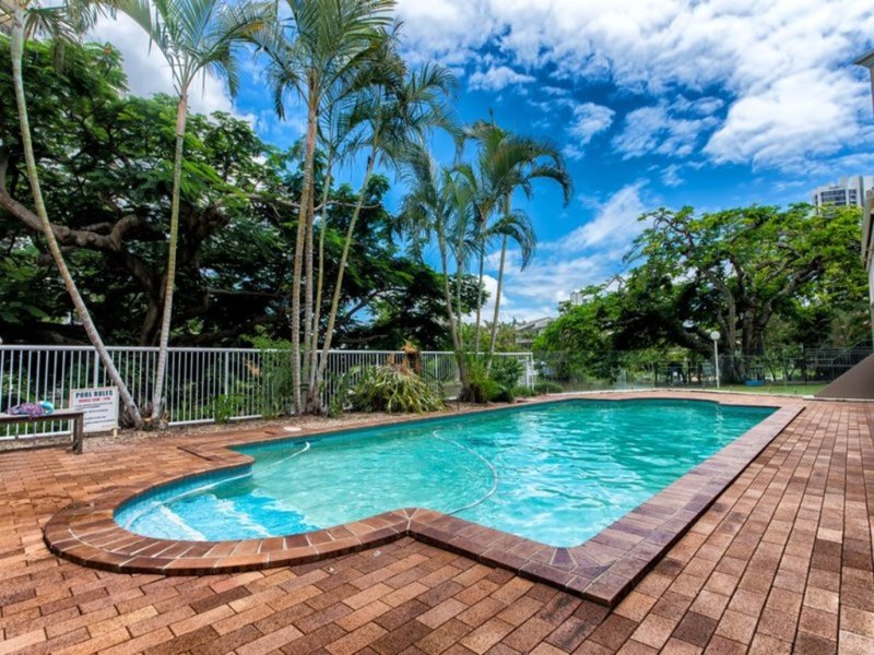 Photo - 15/15-17 Paradise Island, Surfers Paradise QLD 4217 - Image 8