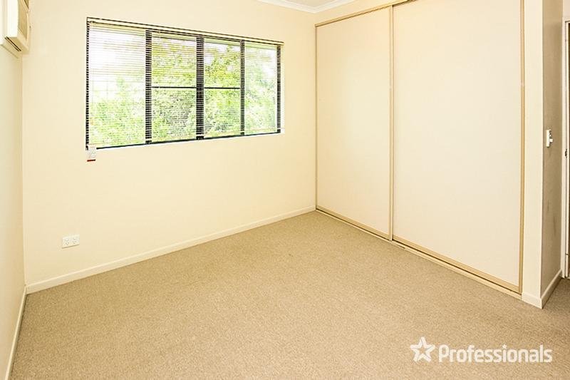 Photo - 1/516-518 Varley Street, Yorkeys Knob QLD 4878 - Image 8