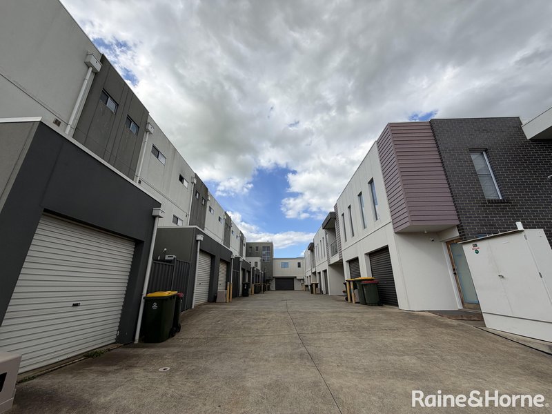 Photo - 15/16 Swinden Crescent, Blakeview SA 5114 - Image 2