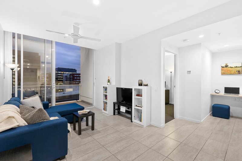 Photo - 1517/977 Ann Street, Fortitude Valley QLD 4006 - Image 3