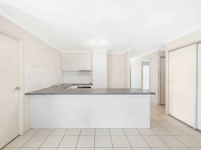 Photo - 1/52 Amity Drive, Rothwell QLD 4022 - Image 4