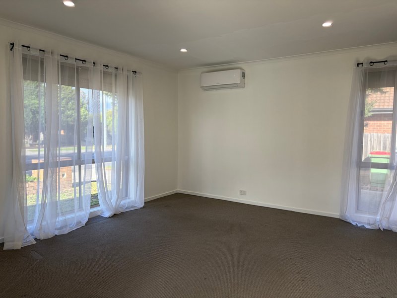 Photo - 1/52 Bridgewater Road, Craigieburn VIC 3064 - Image 2
