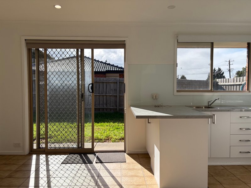 Photo - 1/52 Bridgewater Road, Craigieburn VIC 3064 - Image 4