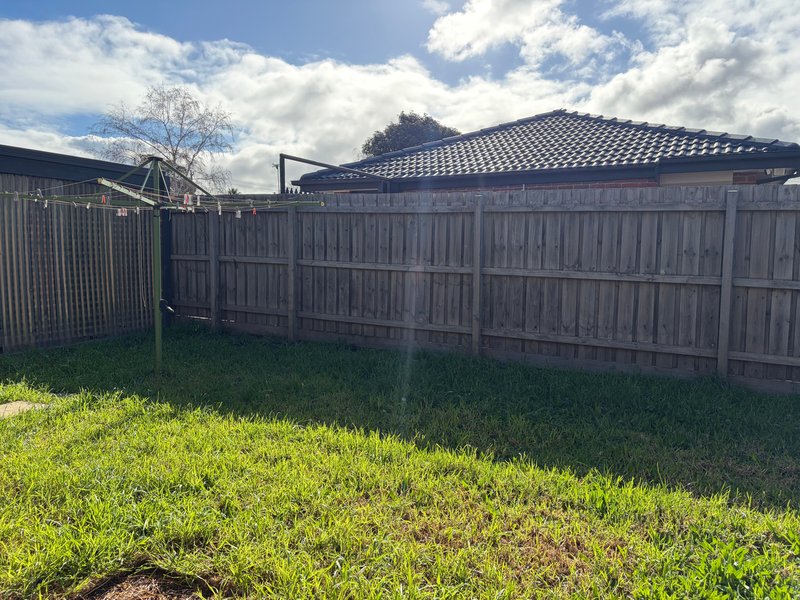 Photo - 1/52 Bridgewater Road, Craigieburn VIC 3064 - Image 8