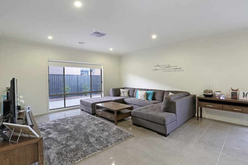 Photo - 152 Canterbury Road West Road, Lara VIC 3212 - Image 2