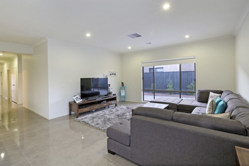 Photo - 152 Canterbury Road West Road, Lara VIC 3212 - Image 3