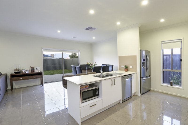 Photo - 152 Canterbury Road West Road, Lara VIC 3212 - Image 6