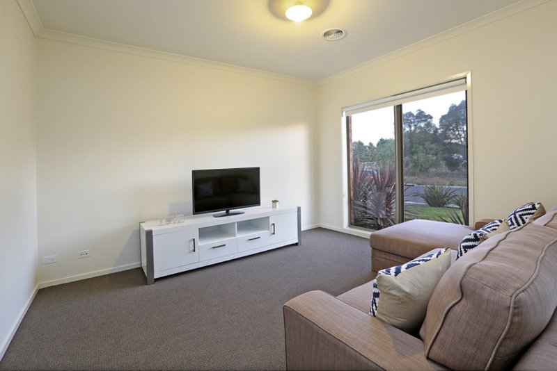 Photo - 152 Canterbury Road West Road, Lara VIC 3212 - Image 7