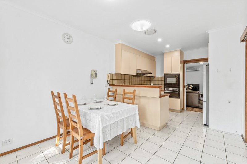 Photo - 15/2 Chippewa Avenue, Mitcham VIC 3132 - Image 5