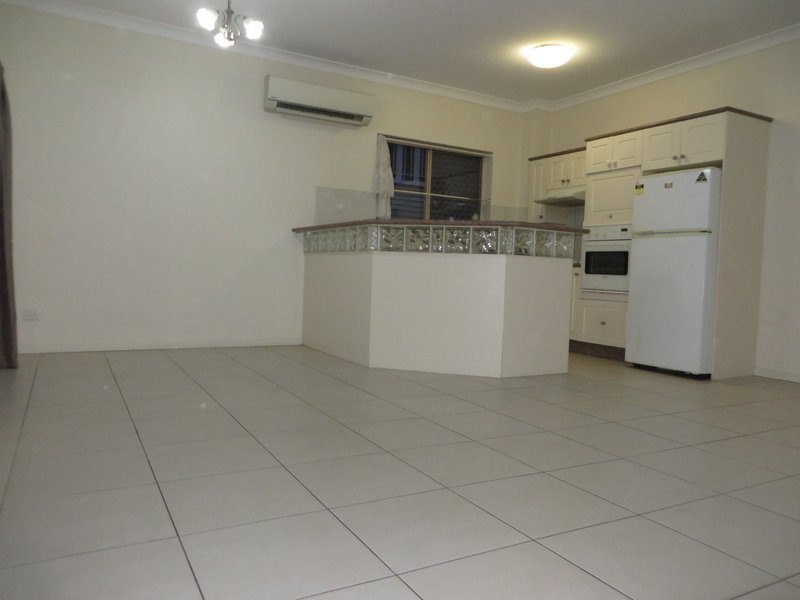 Photo - 1/52 Crump Street, Holland Park West QLD 4121 - Image 5