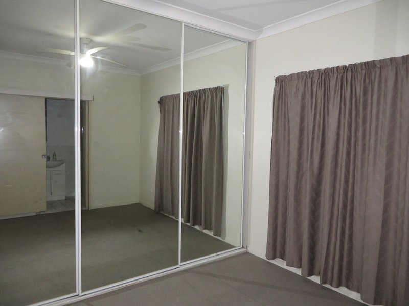 Photo - 1/52 Crump Street, Holland Park West QLD 4121 - Image 9