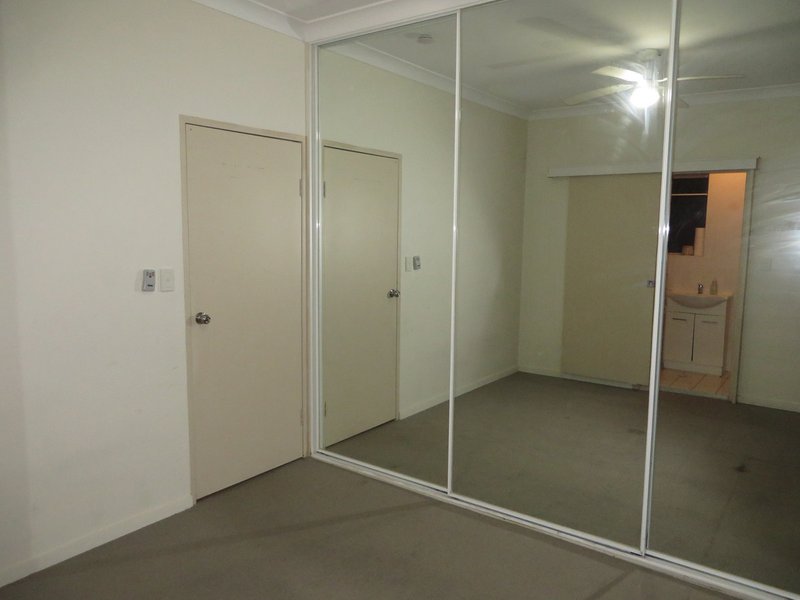 Photo - 1/52 Crump Street, Holland Park West QLD 4121 - Image 10