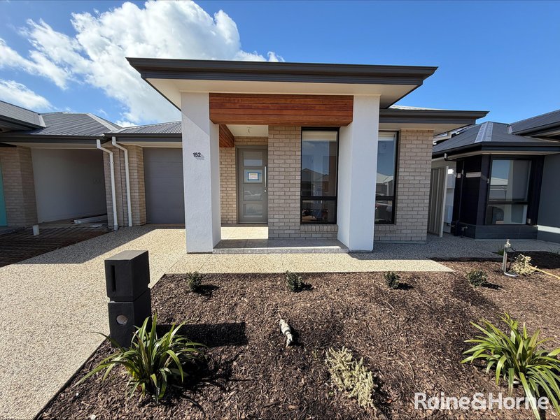 Photo - 152 Francesca Boulevard, Munno Para West SA 5115 - Image 1